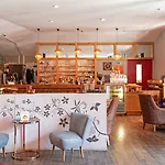 Отель Oyo Matzbach