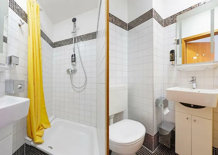 Oyo Matzbach فندق